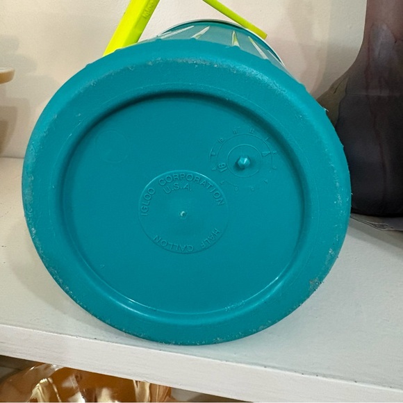 Vintage 1990s Igloo Plastic 1/2 Gallon Insulated Travel Water Jug Cooler - Picture 4 of 10